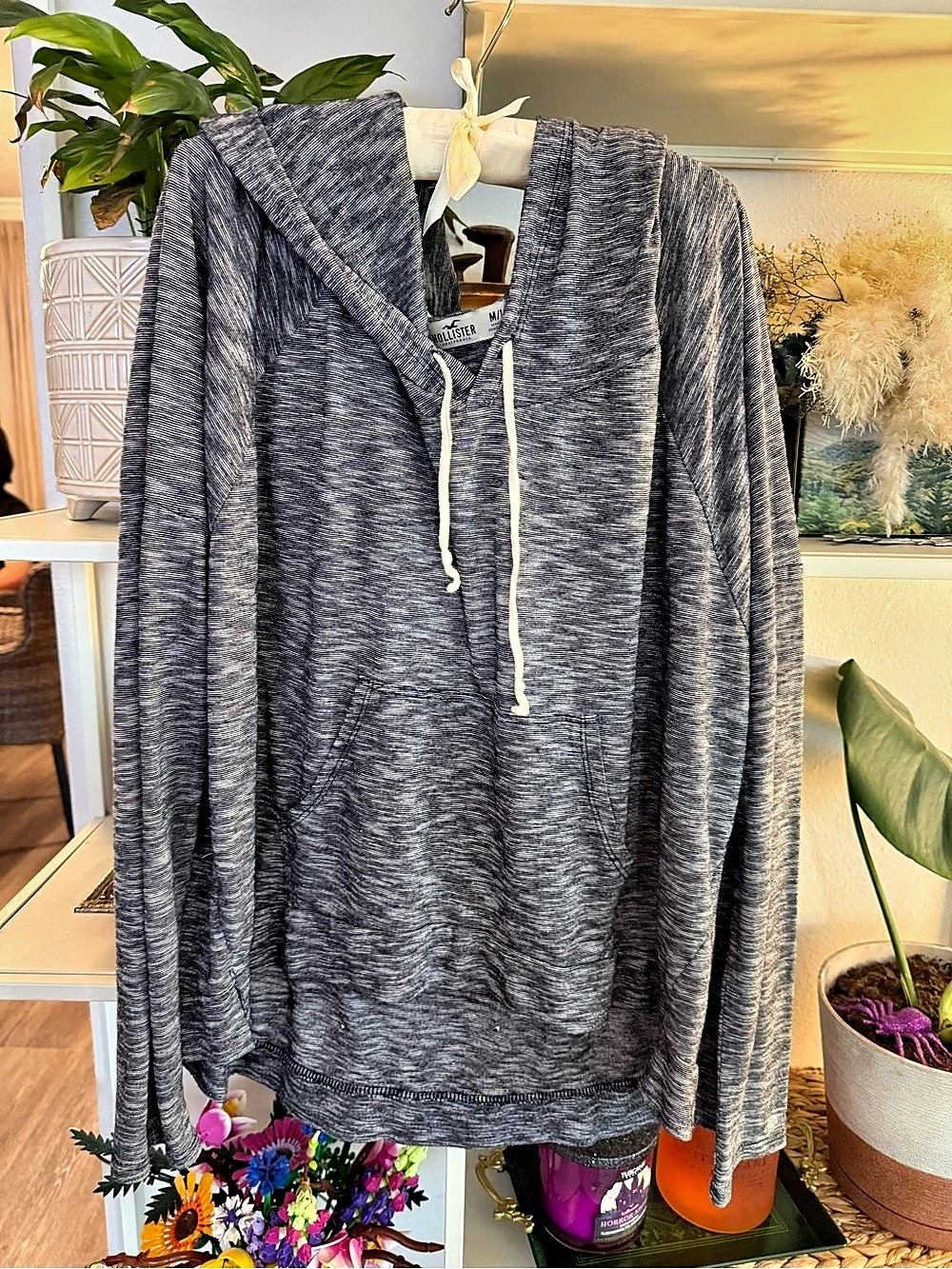 Hollister Women's Pullover Hoodie in Gray Size Medium